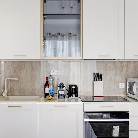 Your Ideal Escape With Parking Included * Budapest
